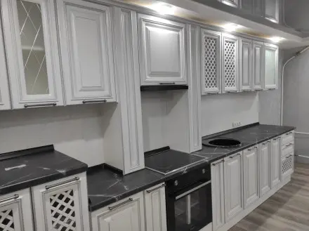 Кухня Массив Бианко патина серебро